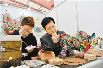 剪花娘子库淑兰长卷惊艳四方 陕西传统手工技