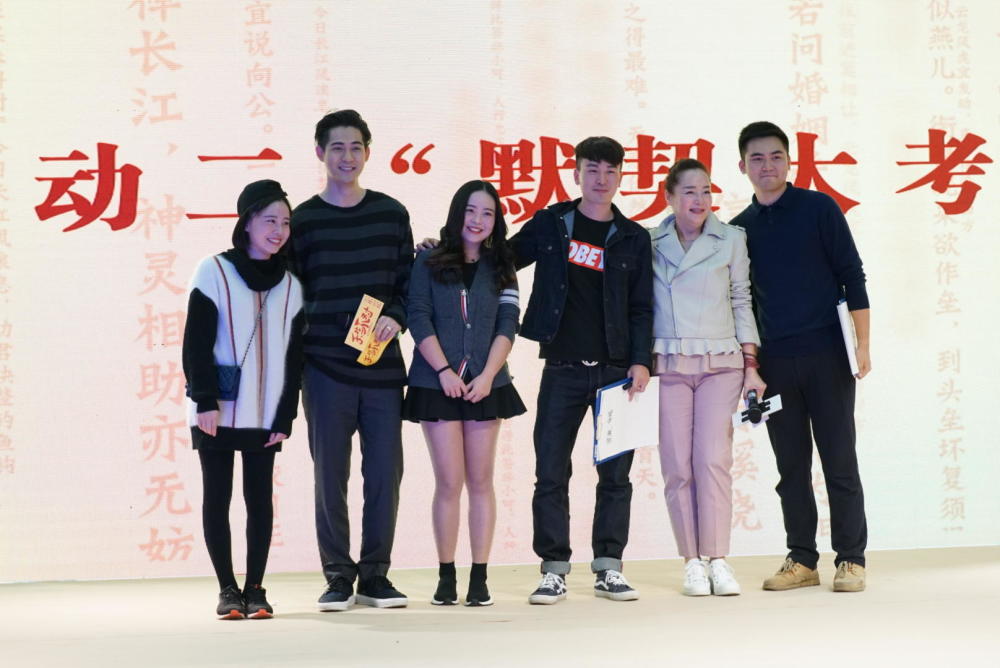 周渝民成都宣传新片,颜值依然高还特爱笑