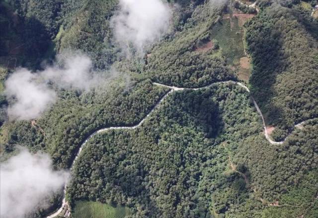 中国第一死亡公路:云南云磨高速,27公里毁车1000辆!