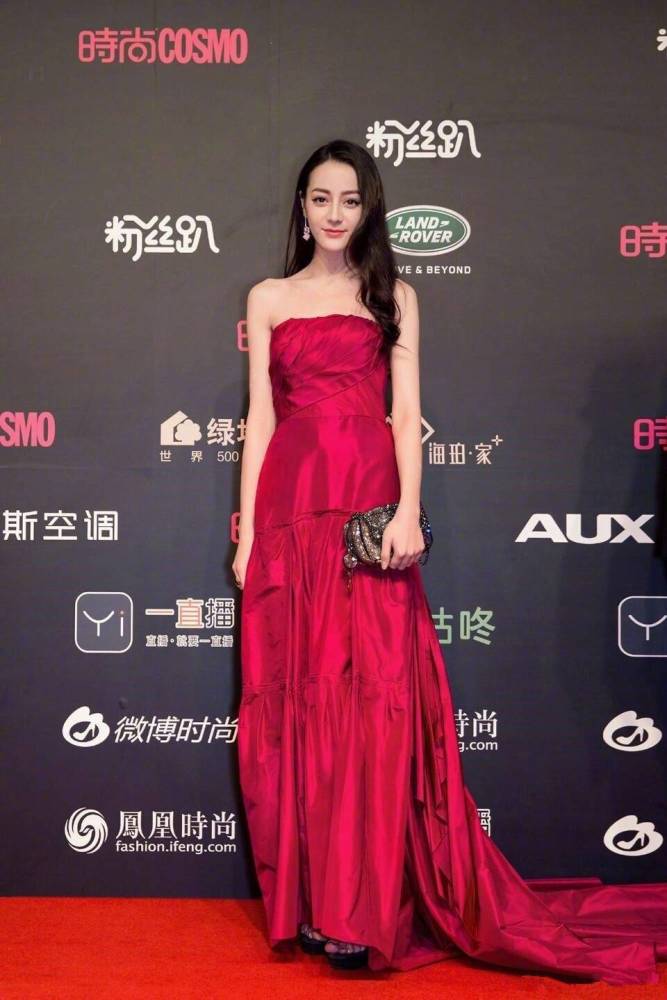 这八位女明星穿的红色礼服谁最出众?年纪最小的关晓彤