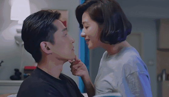 还当着下属兼室友的面…….啵啵(* ~3)(ε~ *)