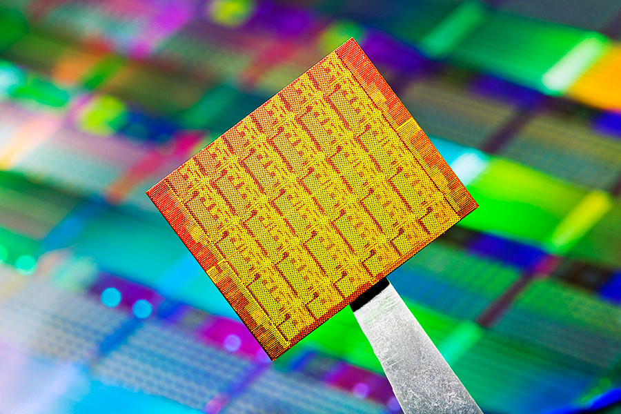 国产芯片为何卡在光刻机上!日本尼康社长:高级