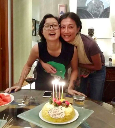 吳卓林18歲生日與女友吃快餐，剩飯還打包