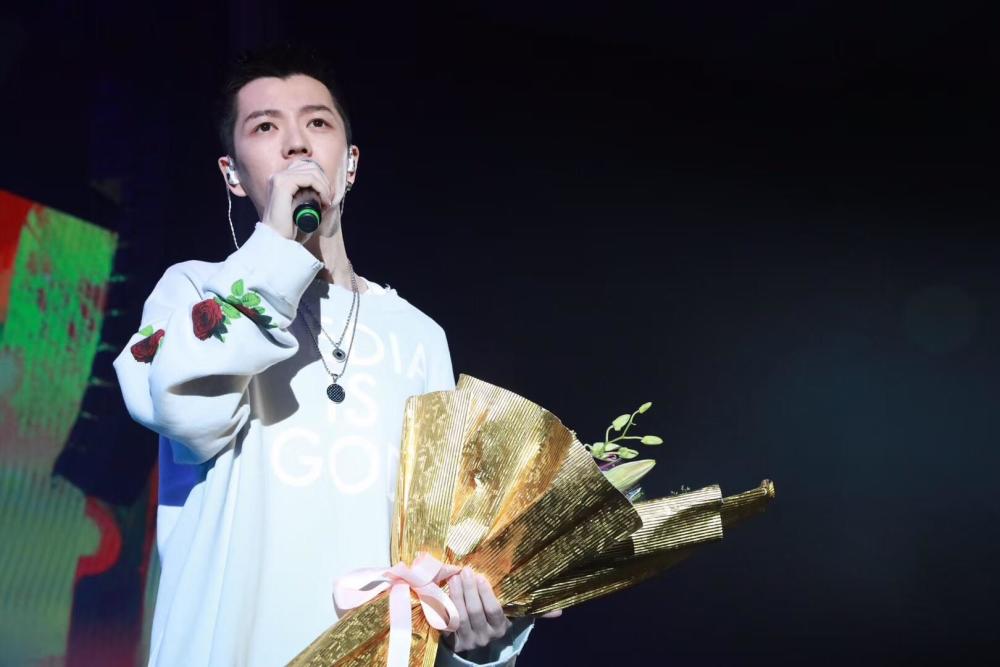 王栎鑫成都开歌迷会,回首十年:最多的是感谢