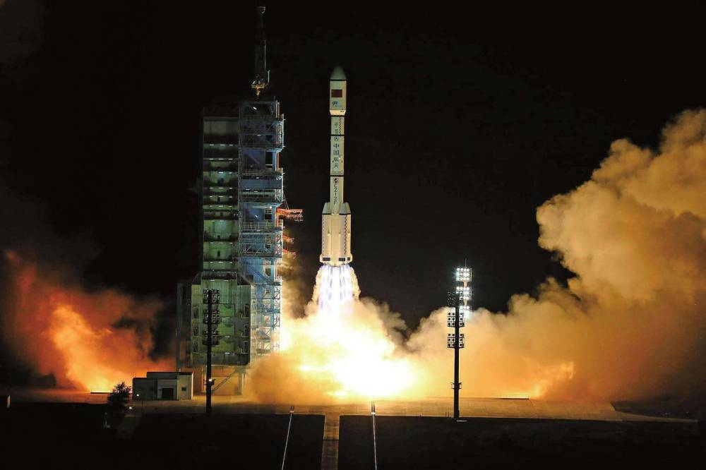 1999年11月20日,神舟一号飞船从酒泉航天发射场升空, 中国载人航天,踏