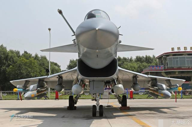 简析歼10C战斗机:较最新版F-16孰优孰劣?
