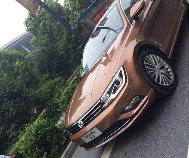 上海大众四门轿跑实车曝光