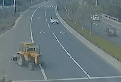 自己以及他人的生命财产安全 造成的后果,也要自己承担 交警警示图