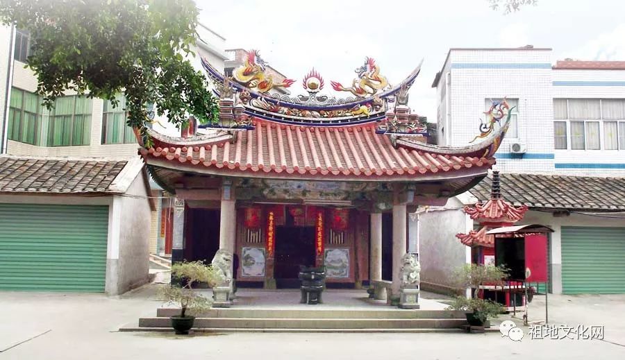 代天巡狩庙位于龙文区步文镇坂上村山头顶社俗称王爷公庵.