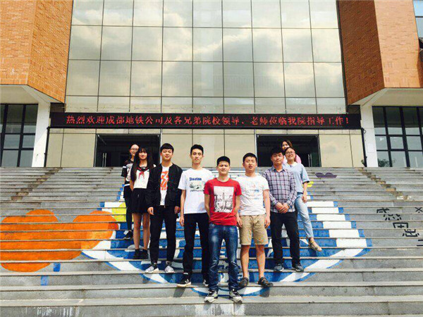 向优秀班集体看齐 这个优秀的班级什么样