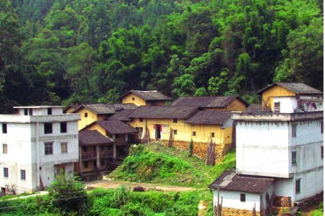 位于平南县北部山区,距离县城46公里,北面与金秀瑶族自治县罗香乡相