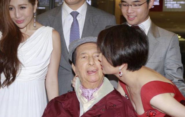 96岁何鸿燊变植物人被梁安琪操控,赌王之子何猷君怒怼