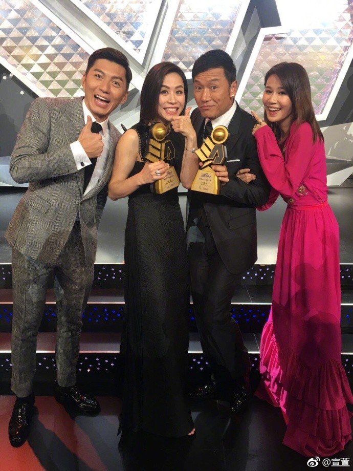 宣萱霸气夺视后,后台合影超温馨