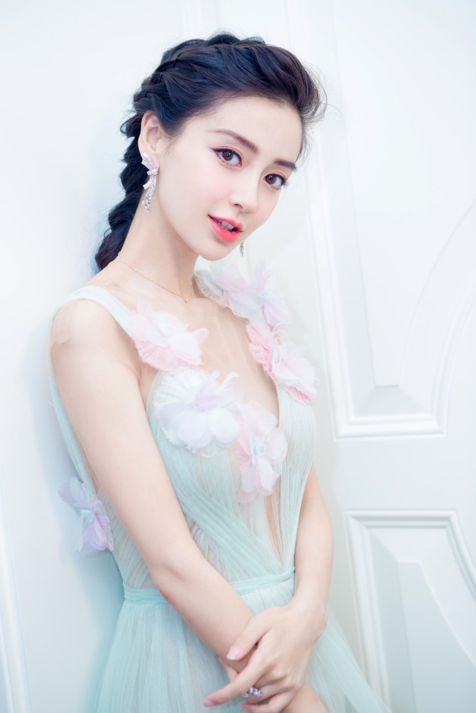 这3大星座女最有大明星命,气质佳人缘好,天生一张明星