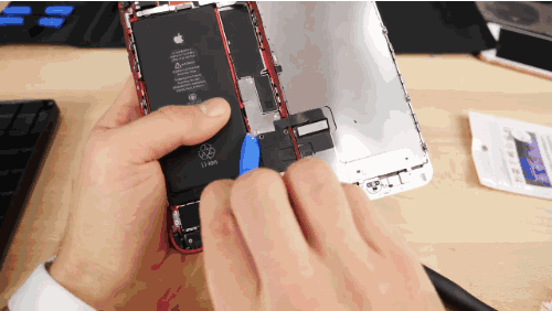 外国技术宅爆改iphone跑马灯,来电听歌闪瞎眼