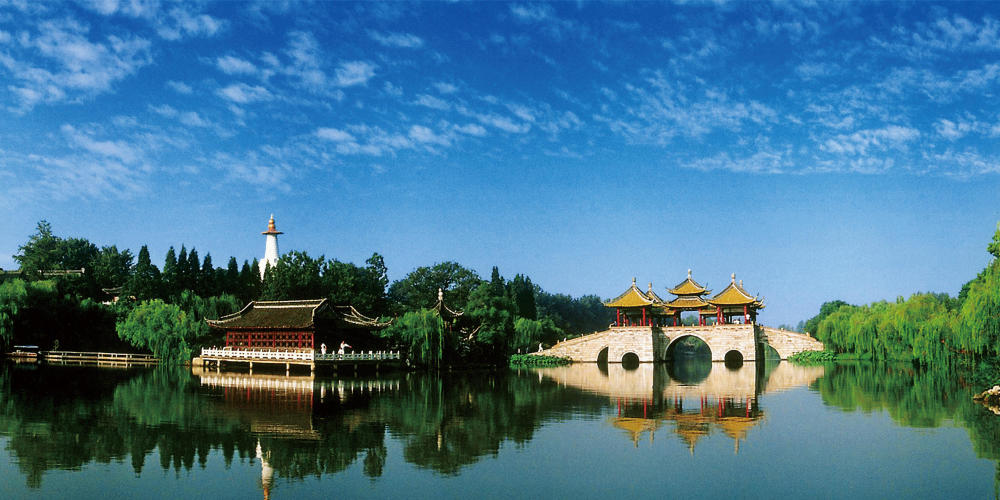 扬州,一个充满诗情画意的城市,是江苏长江经济带重要组成部分,南京