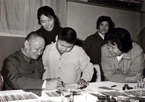 毛岸青与儿子毛新宇温馨合影令人羡慕不已,文