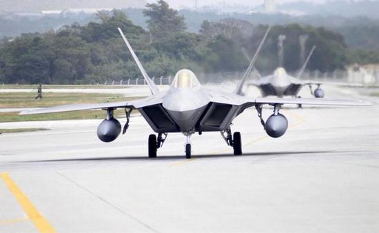 F22奔袭阿富汗暴露短腿劣势:十分羡慕歼20超