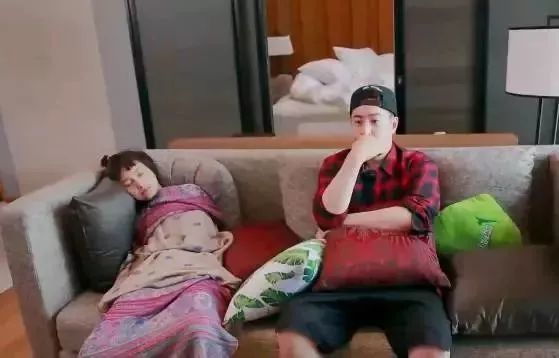 潘玮柏和吴昕澳洲约会被拍?喜欢一个人,眼神是