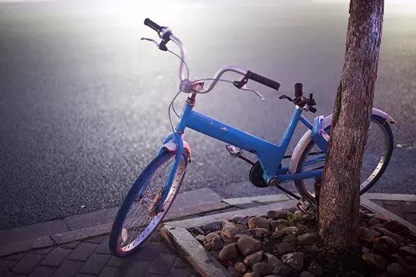 共享单车接连倒闭App无法登录 办公室人去楼