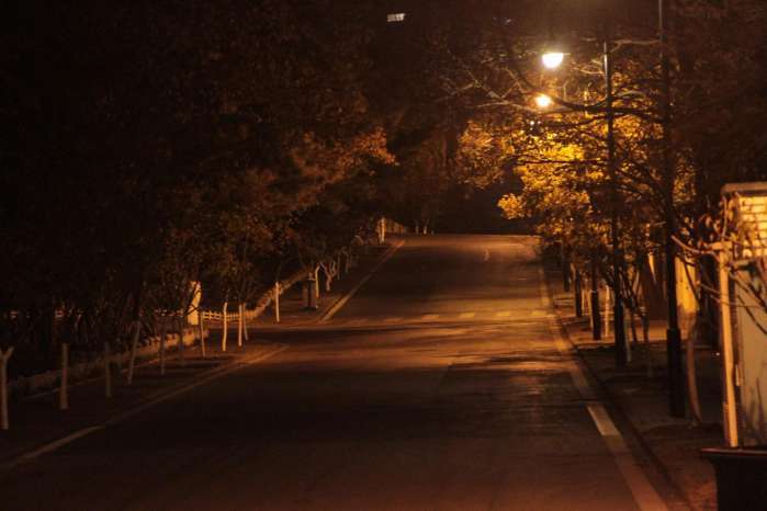 夜访青岛百年八大关,空无一人的街道美得令人窒息