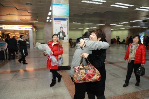 走时孩子还呀呀学语回来已经会喊妈 援非医生