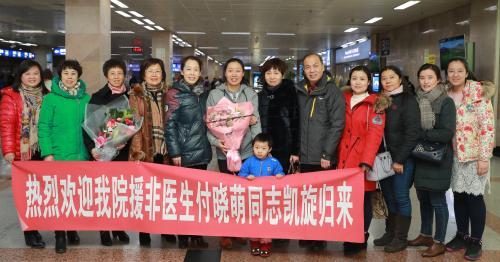 走时孩子还呀呀学语回来已经会喊妈 援非医生