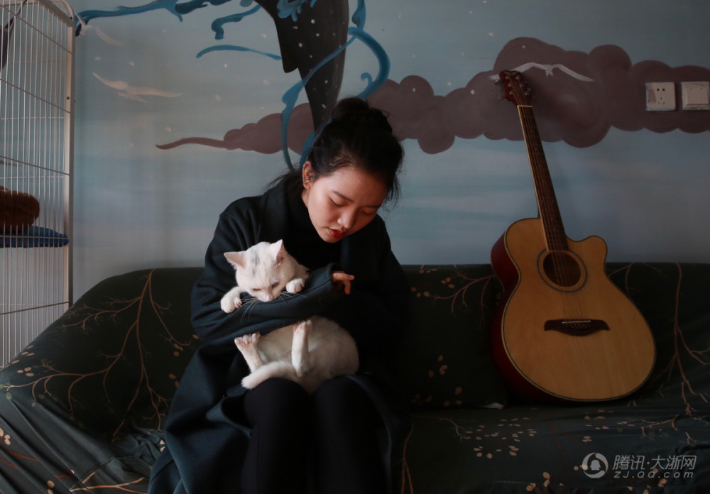 美少女当纹身师 社会兄弟都服气