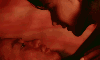 赵丽颖寒冬半裸,杨幂亲到流鼻血,激情戏原来这么拍的!