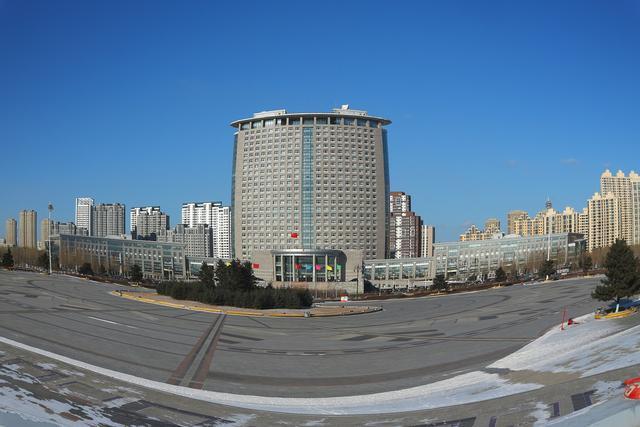 湿地公园就在哈尔滨市政府广场对面