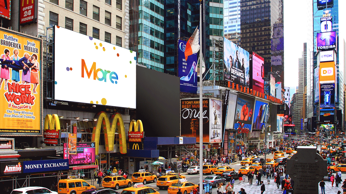 尤其是在喧闹的商业街 没有五彩斑斓的霓虹灯倒感觉少点什么 像纽约的