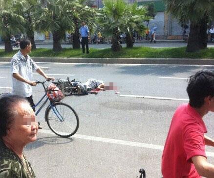 女骑手遭遇惨烈车祸当场身亡