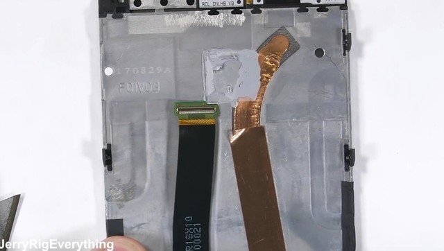 雷蛇卖手机不忘电竞基因 手机配散热铜管这么