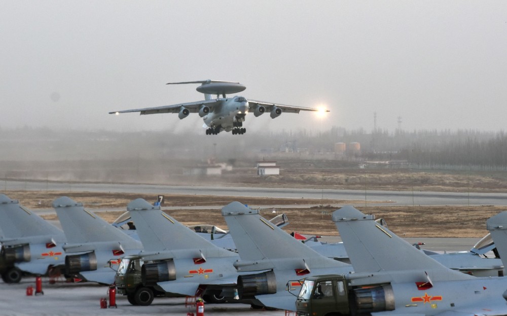 中国空军次强踹门组合公开:比歼20歼16更实