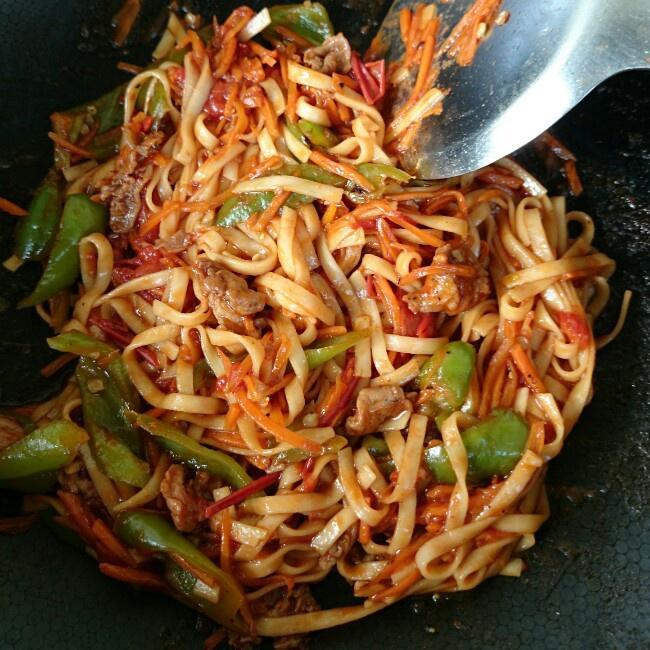 鱼香肉丝炒面