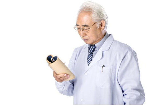 你能分清吗?阴囊上长疙瘩可能是湿疹,毛囊炎,珍珠疹,尖锐湿疣
