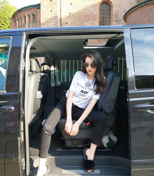 迪丽热巴又晒美照!网友:老公你太帅了