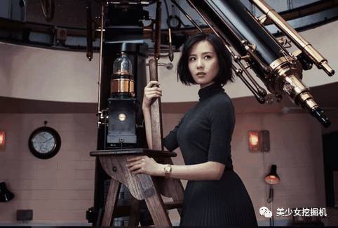 张天爱这组大片红衣美出新高度,林允的却被网