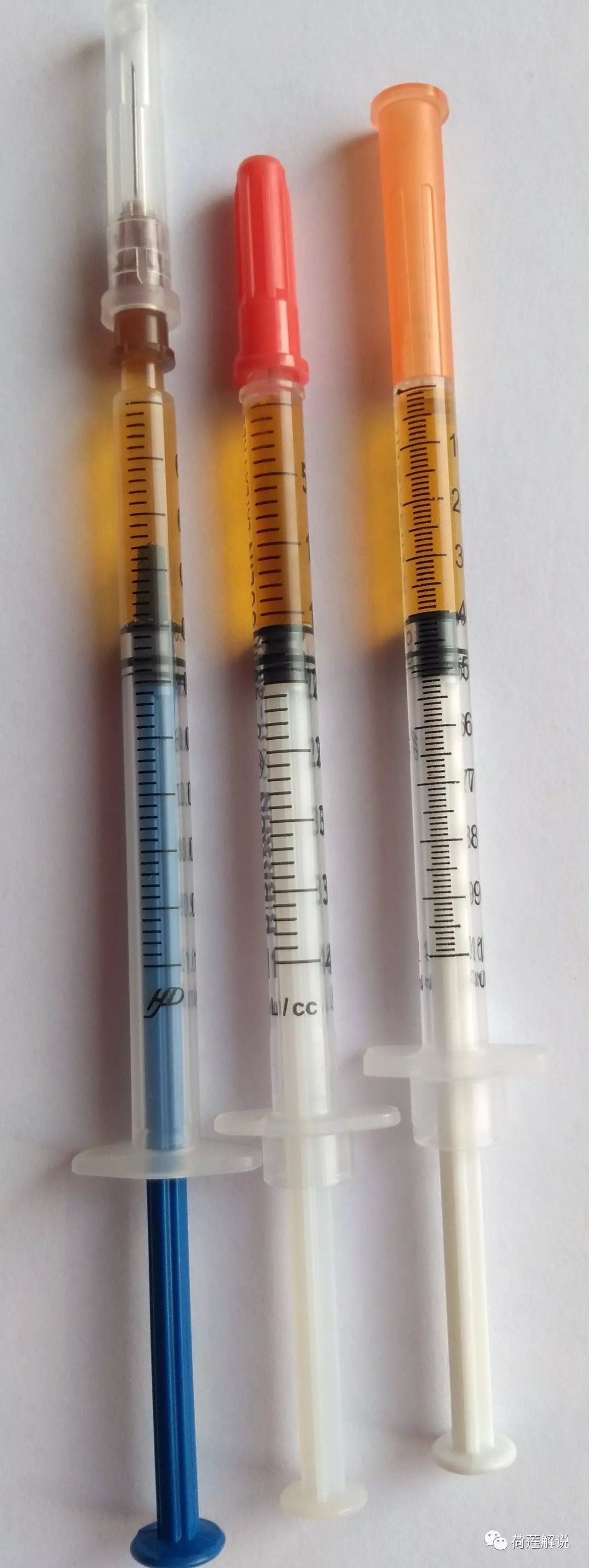 1毫升注射器(左)和1毫升胰岛素注射器(中,右)