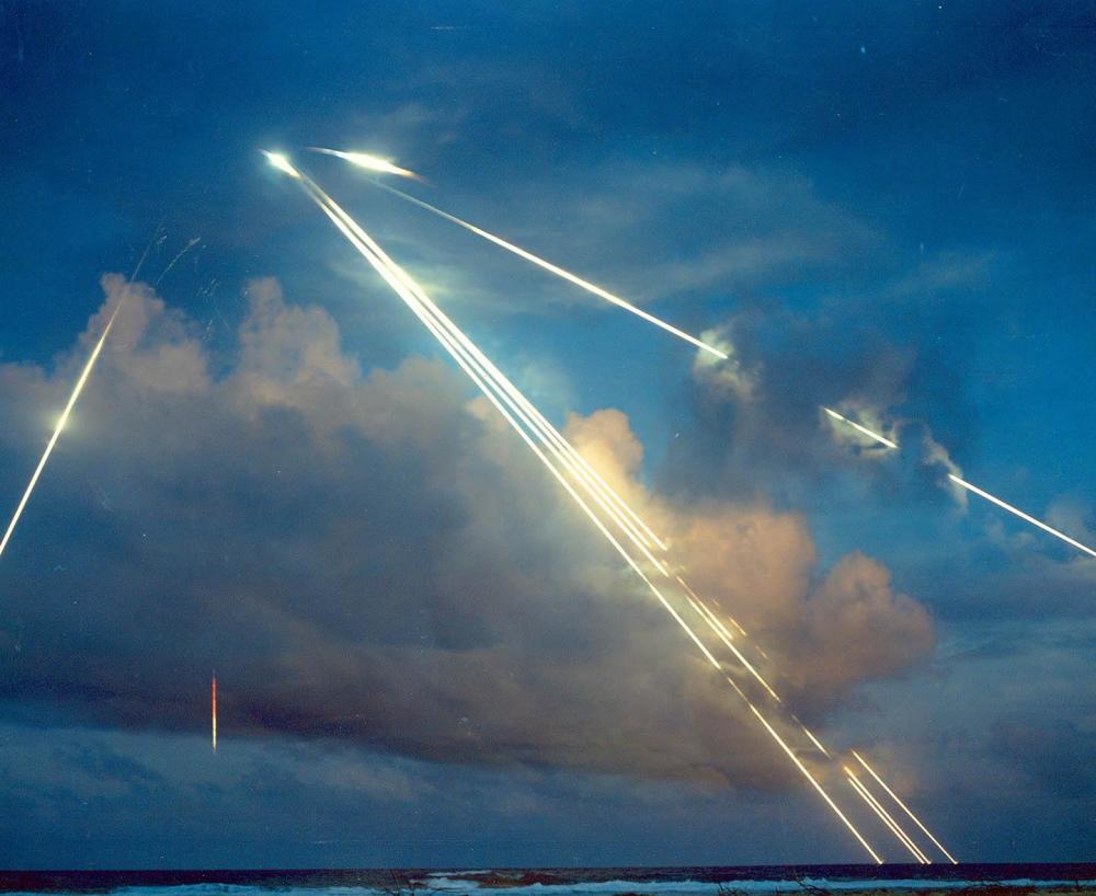 消息称朝鲜洲际导弹发射失败空中解体,根本打