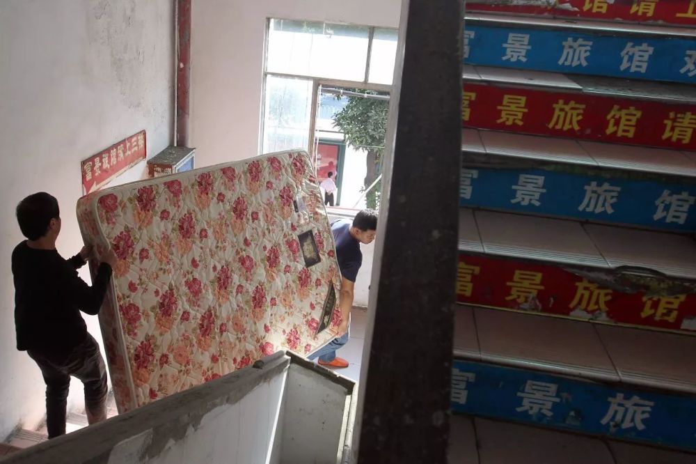 这样的房子别租了!深圳两旅馆被强制关停,租客