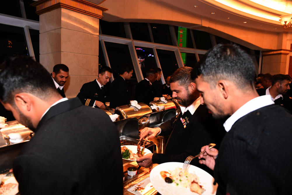 巴铁海军亲兄弟中国相逢,哥哥当航海长,弟弟读