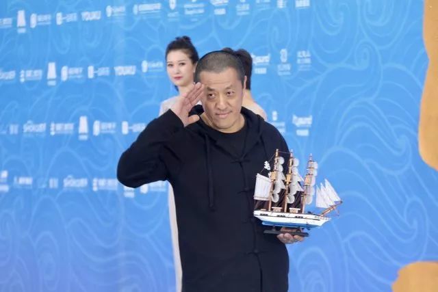 丝绸之路电影节闭幕 成龙姚晨走蓝毯吴京获奖