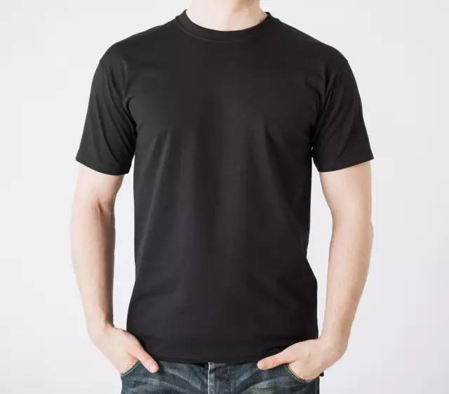 不管黑色衣服褪色多严重,这样泡一泡,立马恢复本色,真