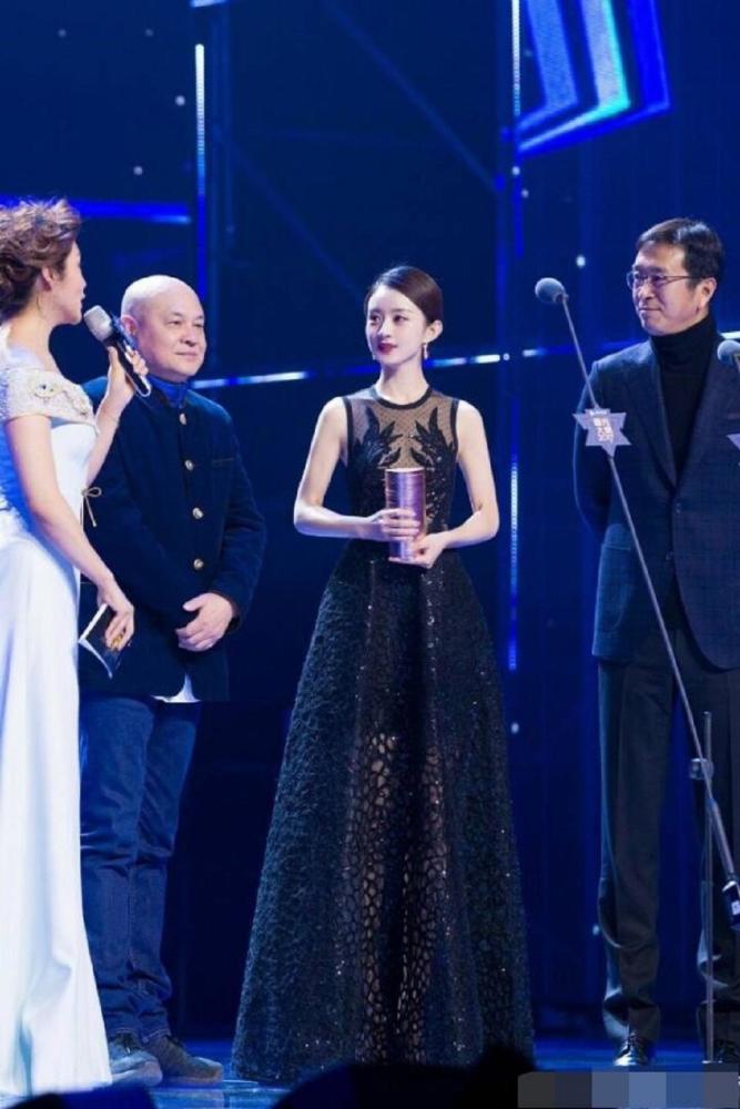 2017腾讯星光大赏,赵丽颖获电视剧女演员荣誉,成为当之无愧的收视女王