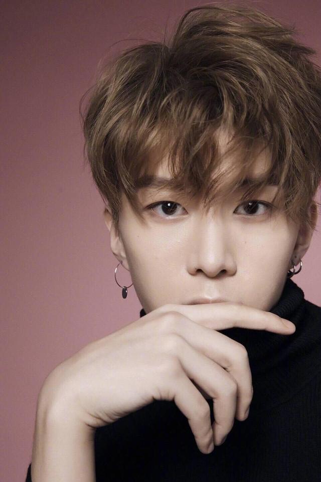 范丞丞硬照公布正式进军娱乐圈，姐姐范冰冰保驾护航