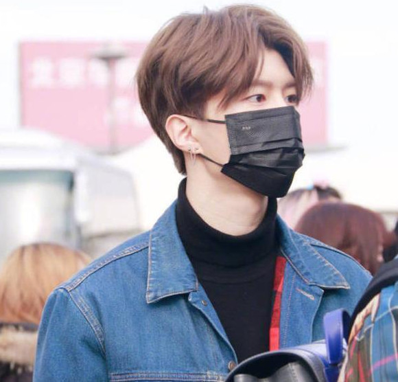 范丞丞硬照公布正式进军娱乐圈，姐姐范冰冰保驾护航