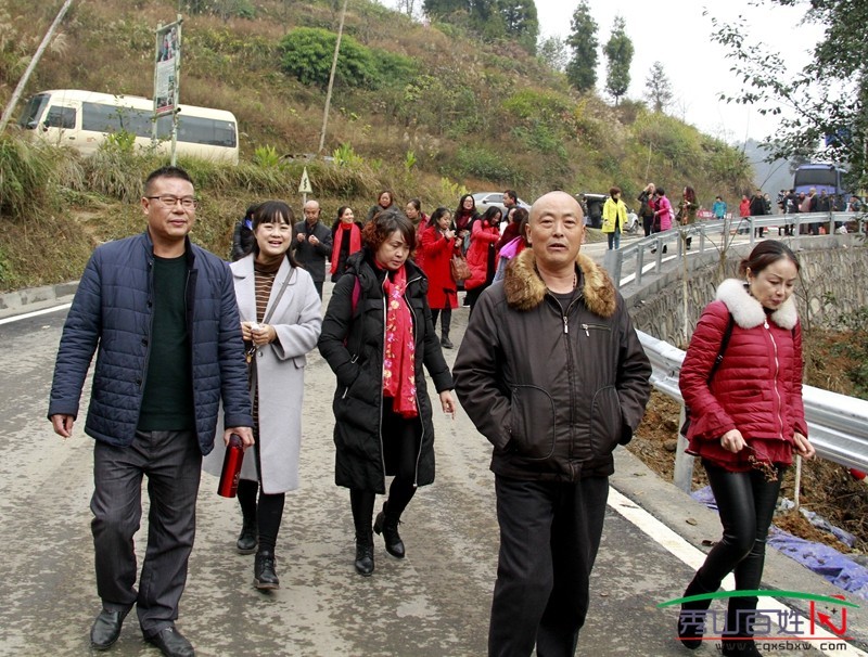 去花垣,走进真苗寨,感受悬崖上的苗家群落