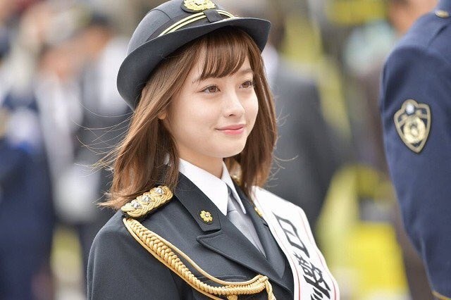 跪舔美颜！桥本环奈担任一日署长