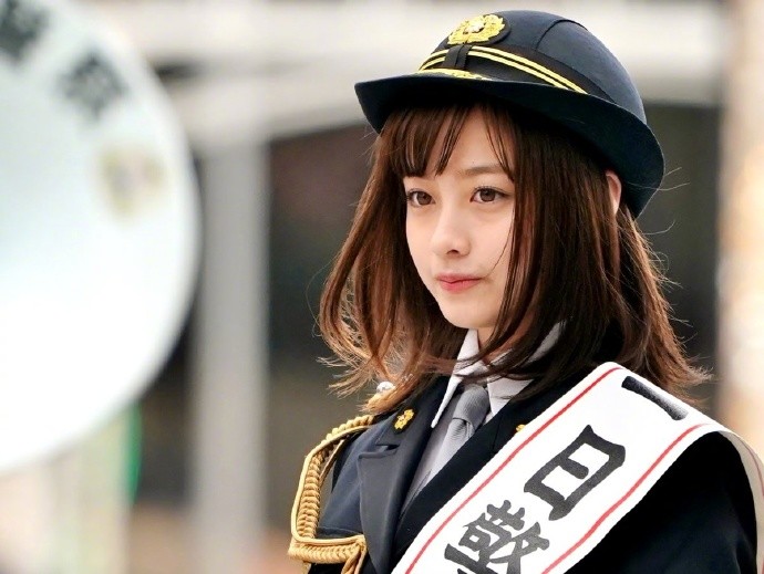 跪舔美颜！桥本环奈担任一日署长